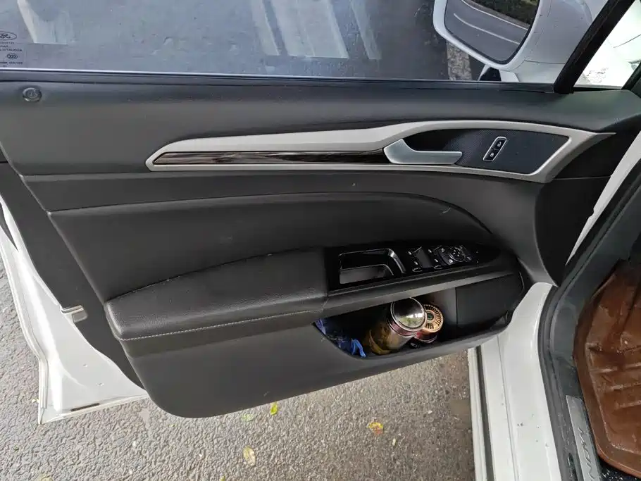 Ford Mondeo — миниатюра 7