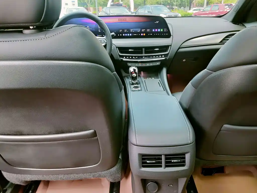Cadillac CT5 — миниатюра 23