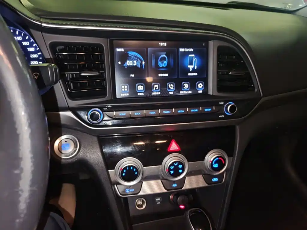 Hyundai Elantra — миниатюра 13