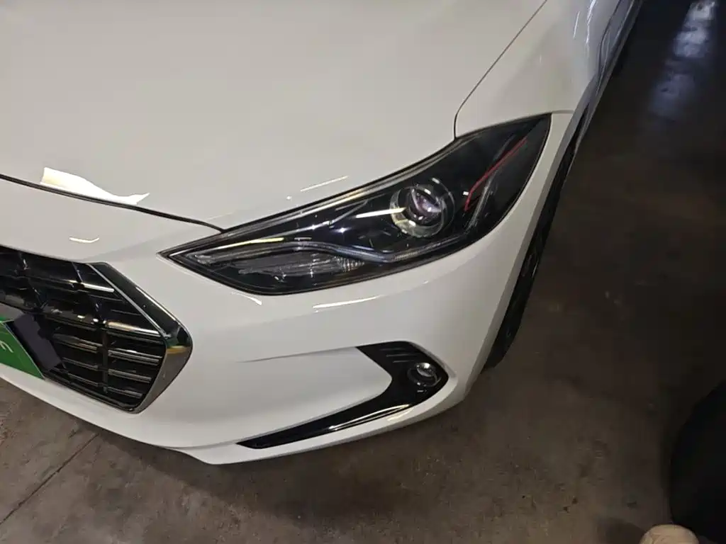 Hyundai Elantra — миниатюра 24
