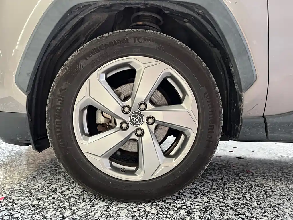 Toyota RAV4 — миниатюра 15