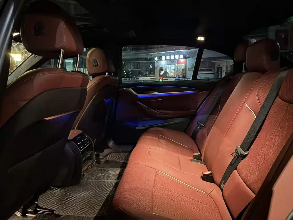 BMW 5 Series — миниатюра 5