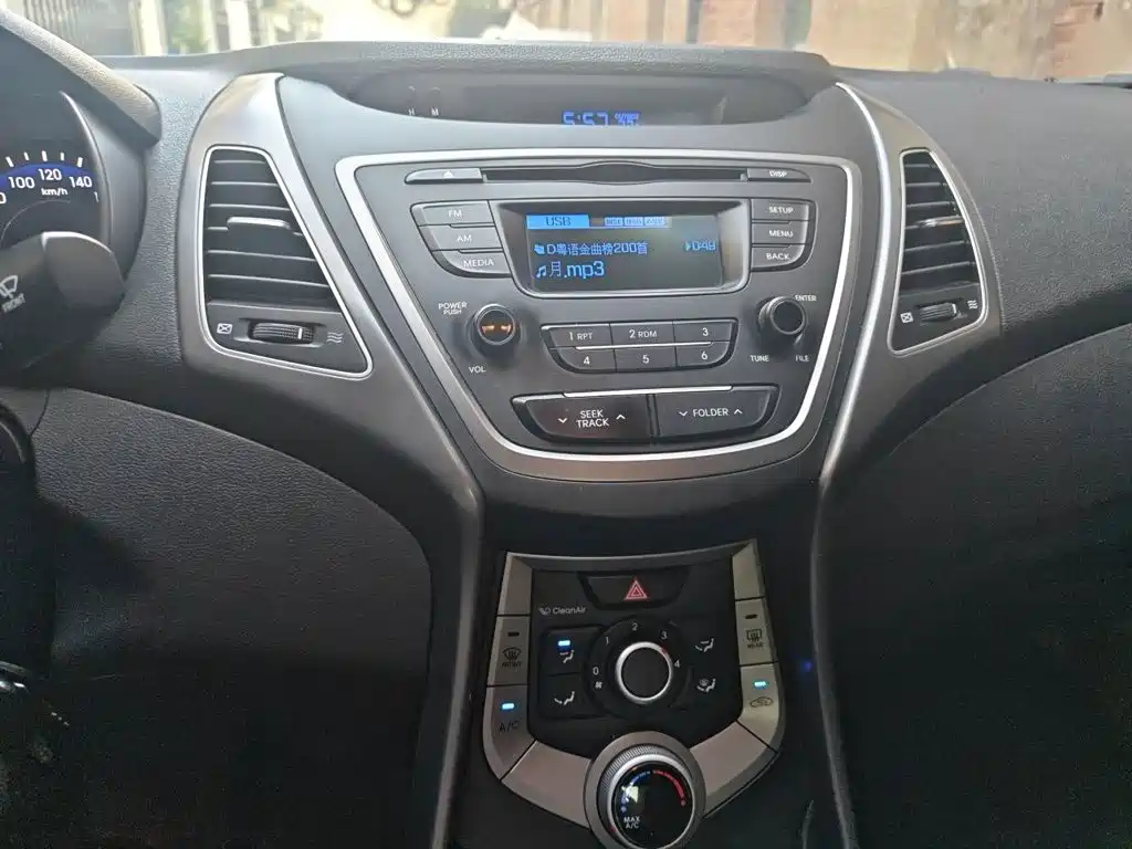 Hyundai Elantra Langdong — миниатюра 6