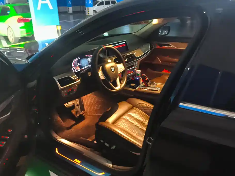 BMW 7 Series — миниатюра 9