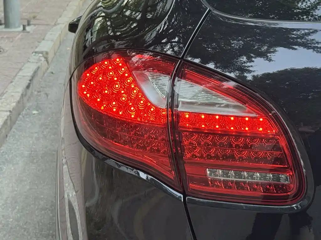 Porsche Cayenne — миниатюра 22