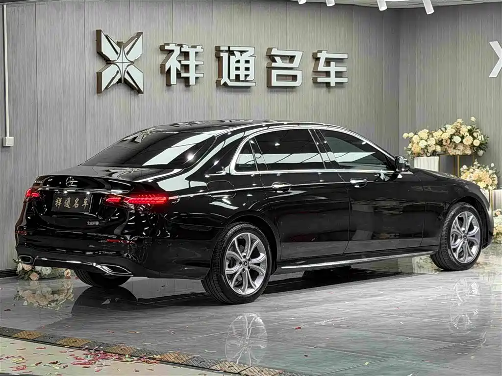 Mercedes-Benz E-Class — миниатюра 14