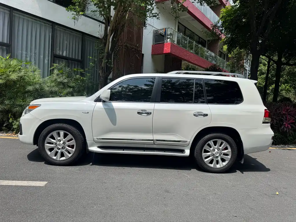 Lexus LX 2009 570