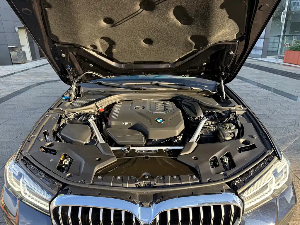 BMW 5 Series — миниатюра 11