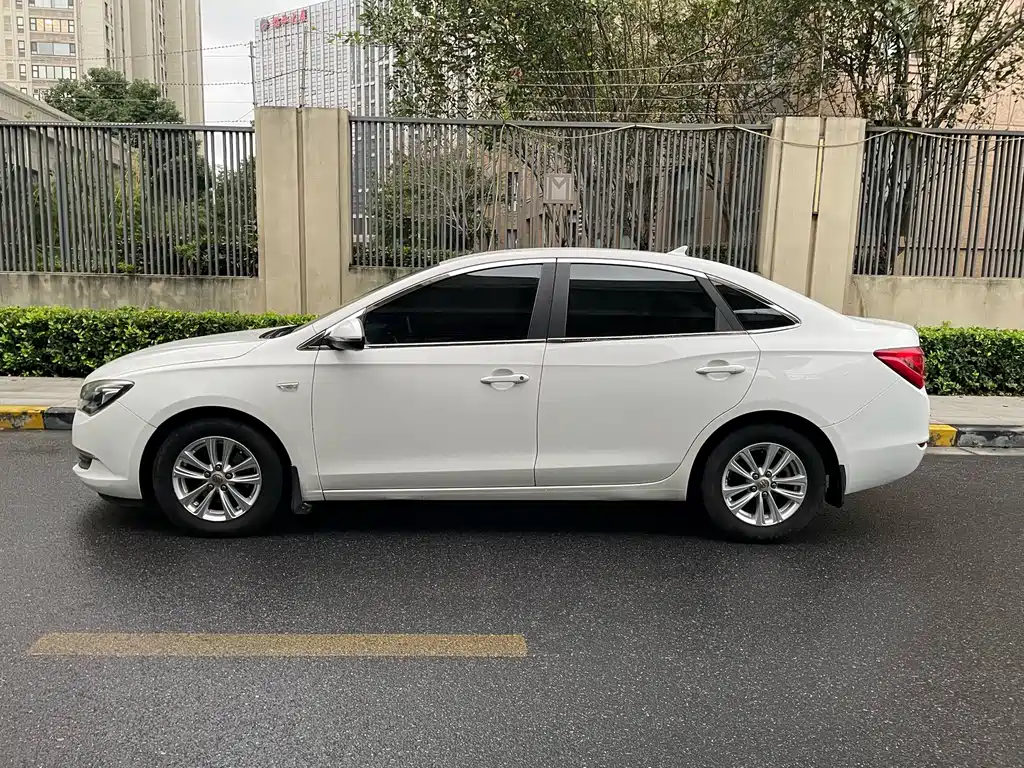 Buick Excelle — миниатюра 4
