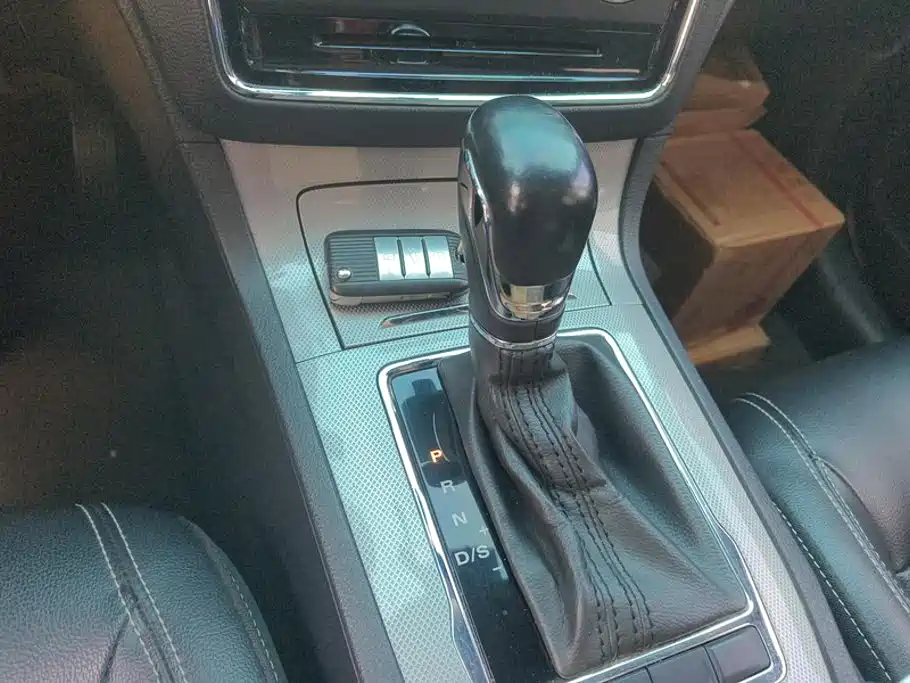 Roewe RX5 — миниатюра 16