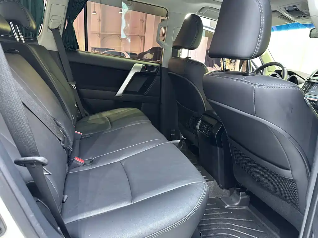 Toyota Land Cruiser Prado 2016 2.7L AT Standard