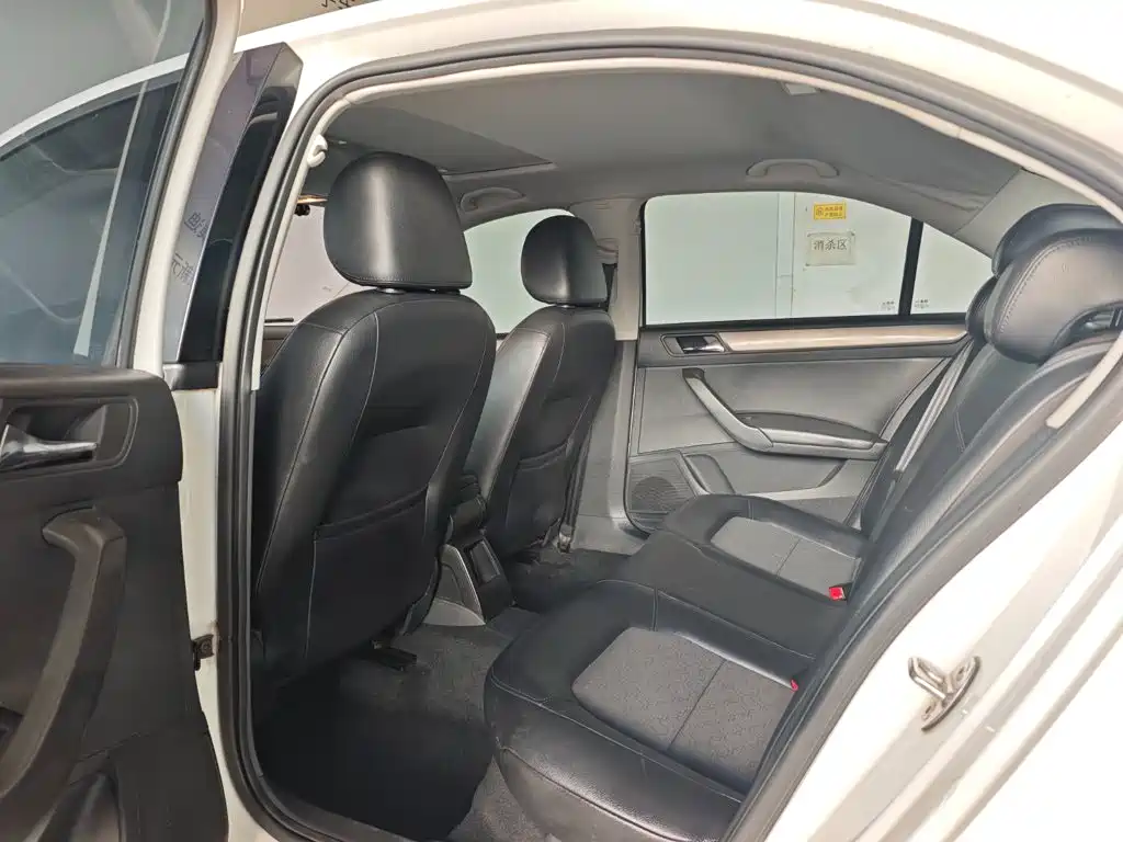 Volkswagen Santana — миниатюра 8