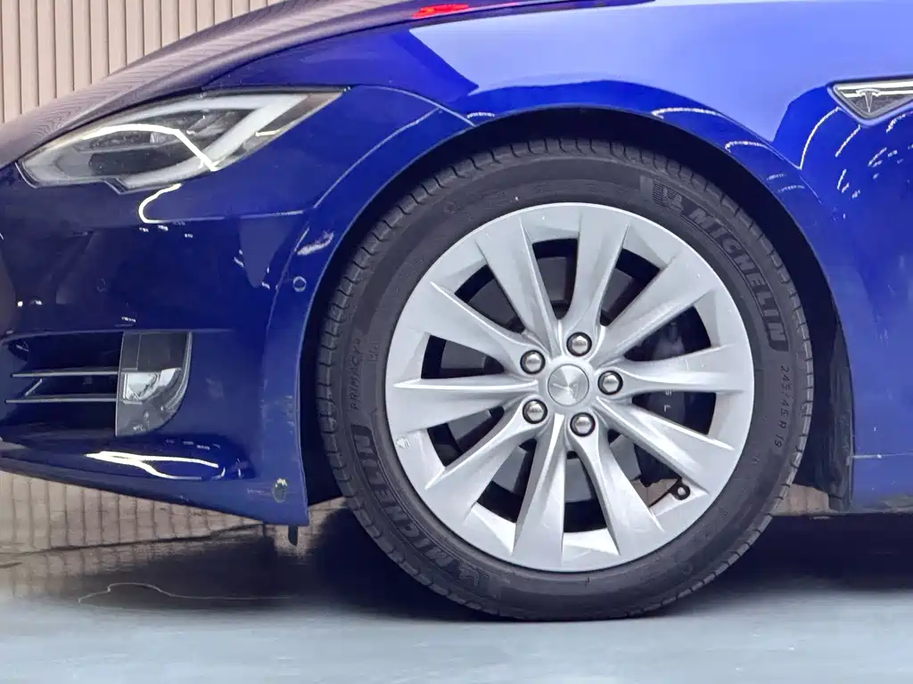Tesla Model S — миниатюра 13