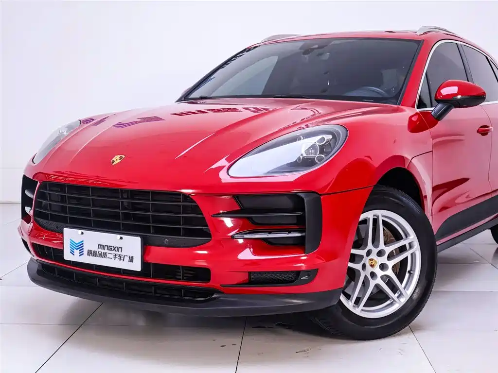 PORSCHE MACAN