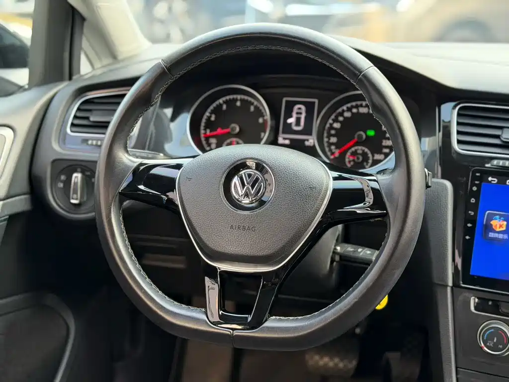 Volkswagen Golf — миниатюра 2