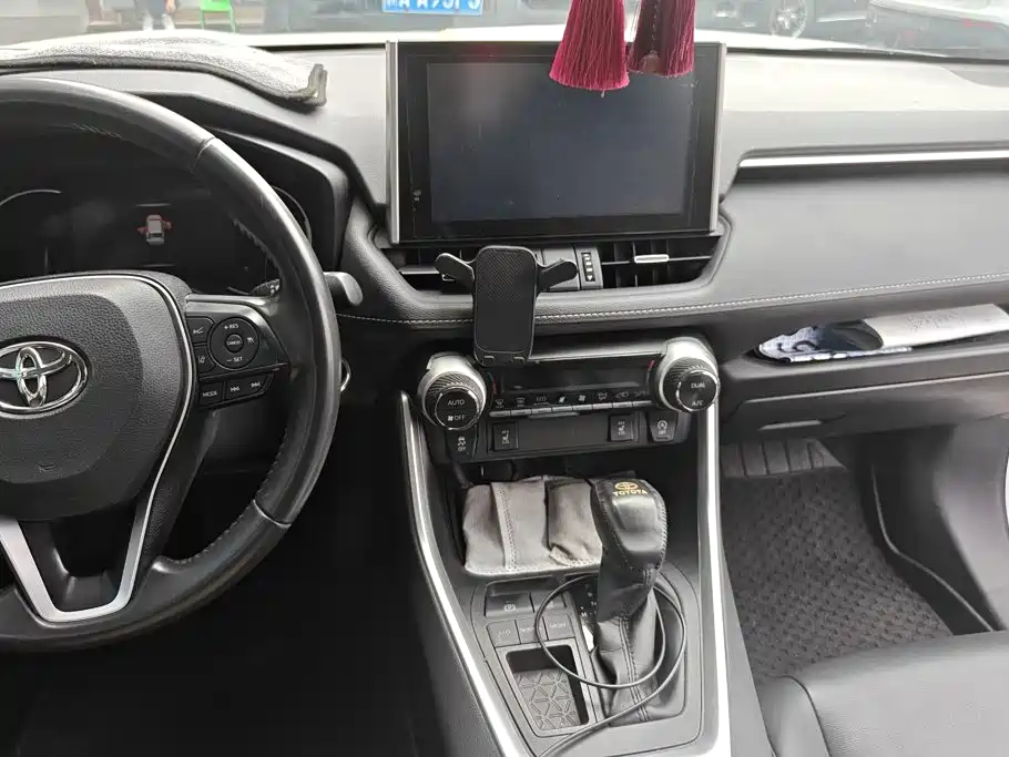 Toyota RAV4 — миниатюра 13