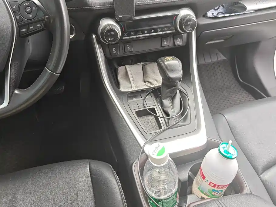 Toyota RAV4 — миниатюра 16