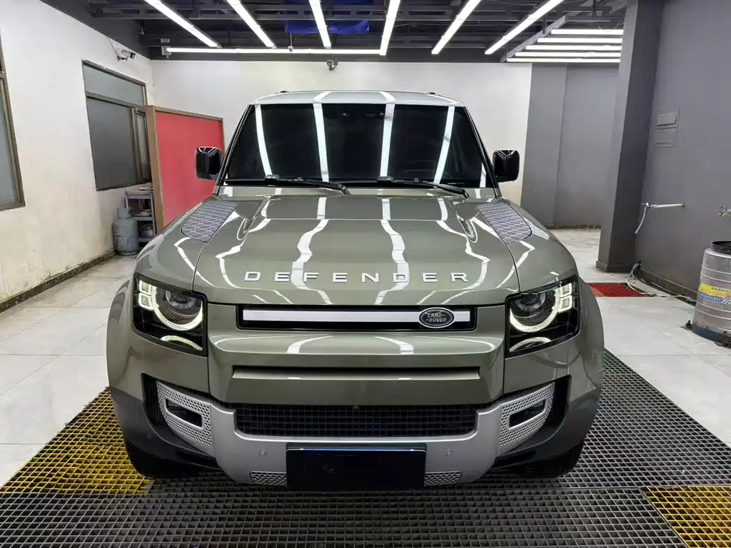 Land Rover Defender 2021