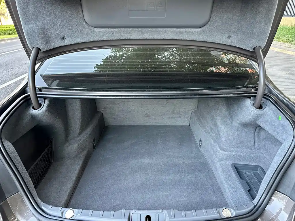 BMW 7 Series — миниатюра 15