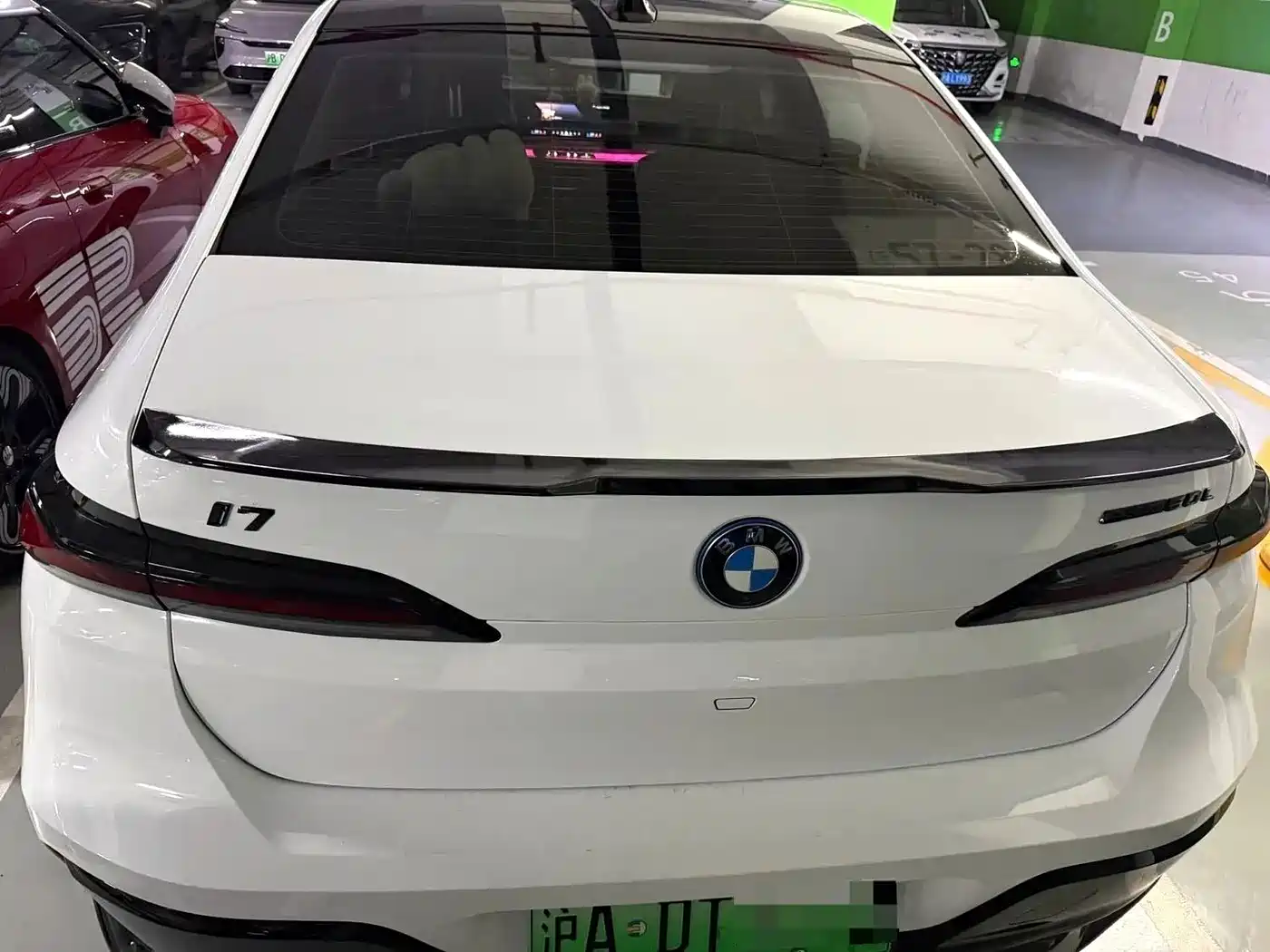 BMW i7