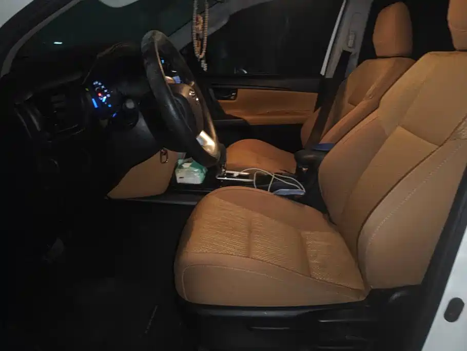 Toyota Fortuner — миниатюра 9