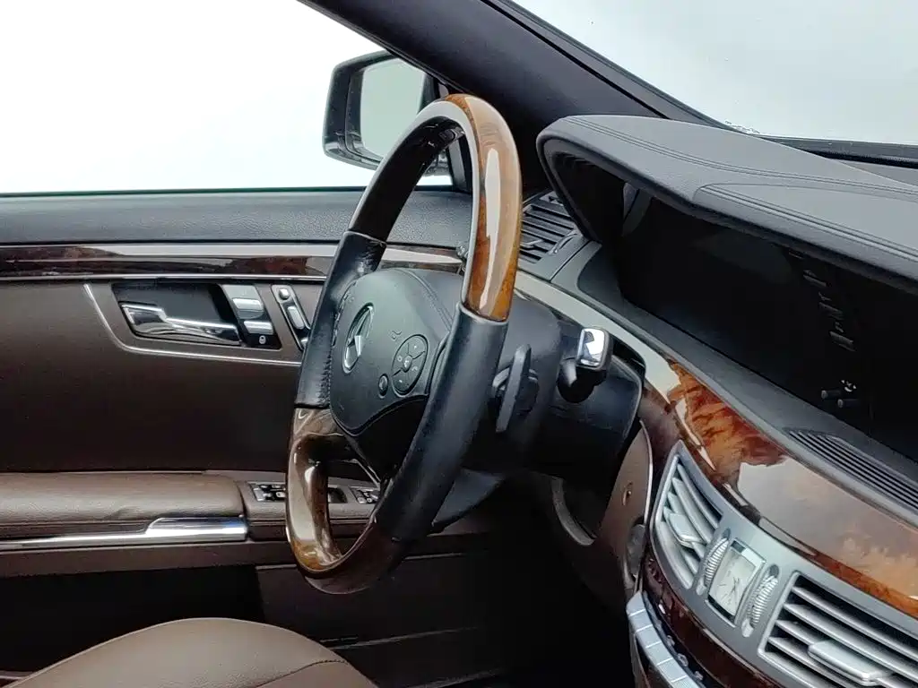 Mercedes-Benz S-Class — миниатюра 22