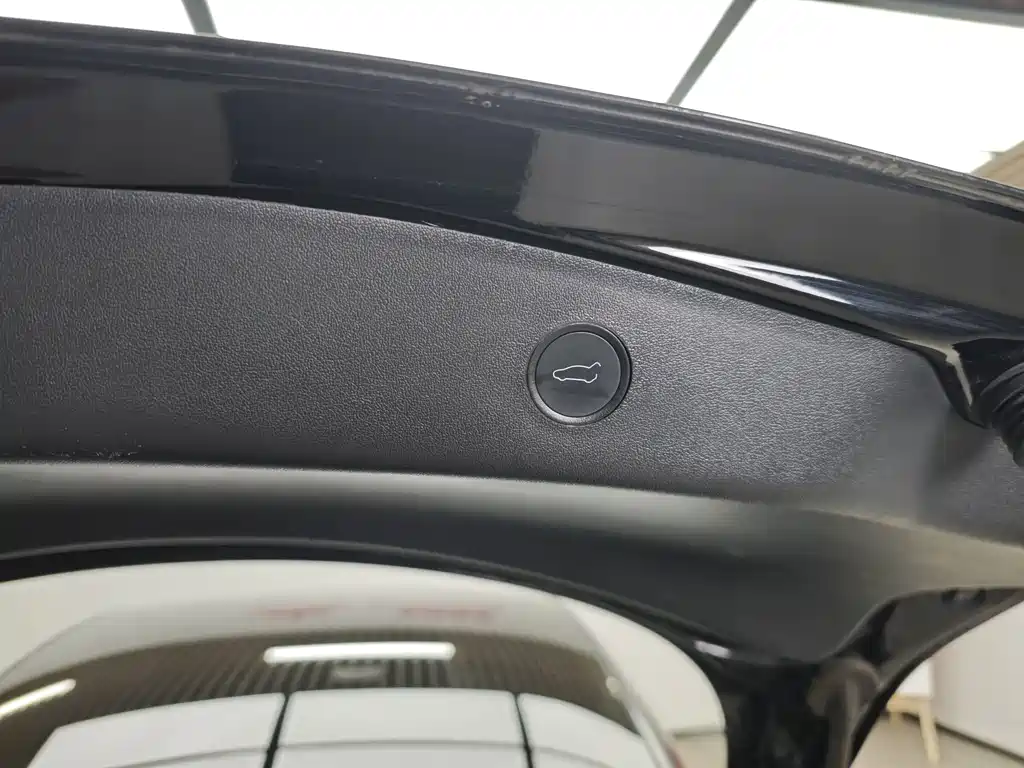 Tesla Model 3 — миниатюра 10