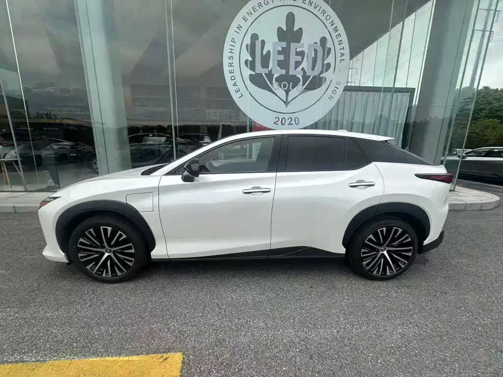 Lexus RZ — миниатюра 15