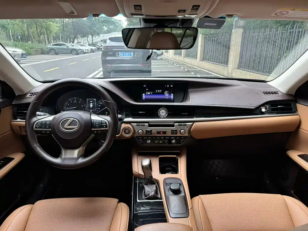 Lexus ES 2015 200 Comfort
