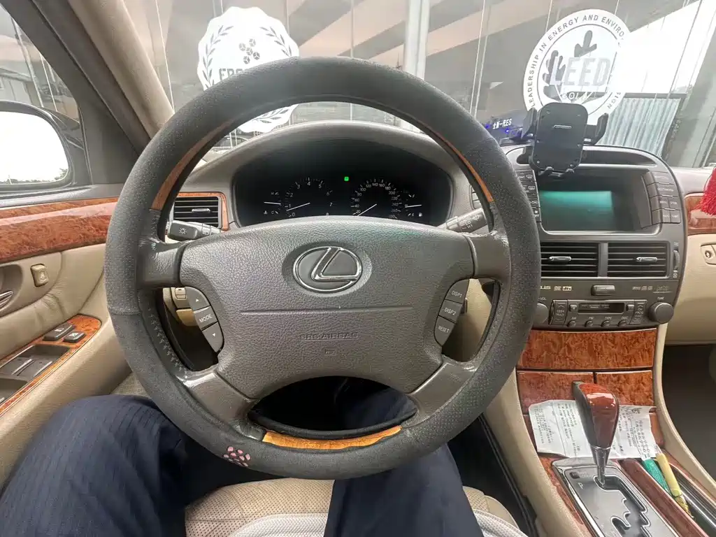 Lexus LS — миниатюра 14