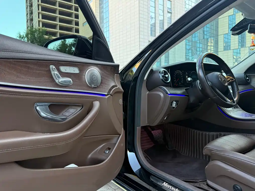 Mercedes-Benz E-Class — миниатюра 7