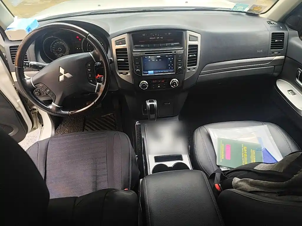 Mitsubishi Pajero (Import) — миниатюра 13