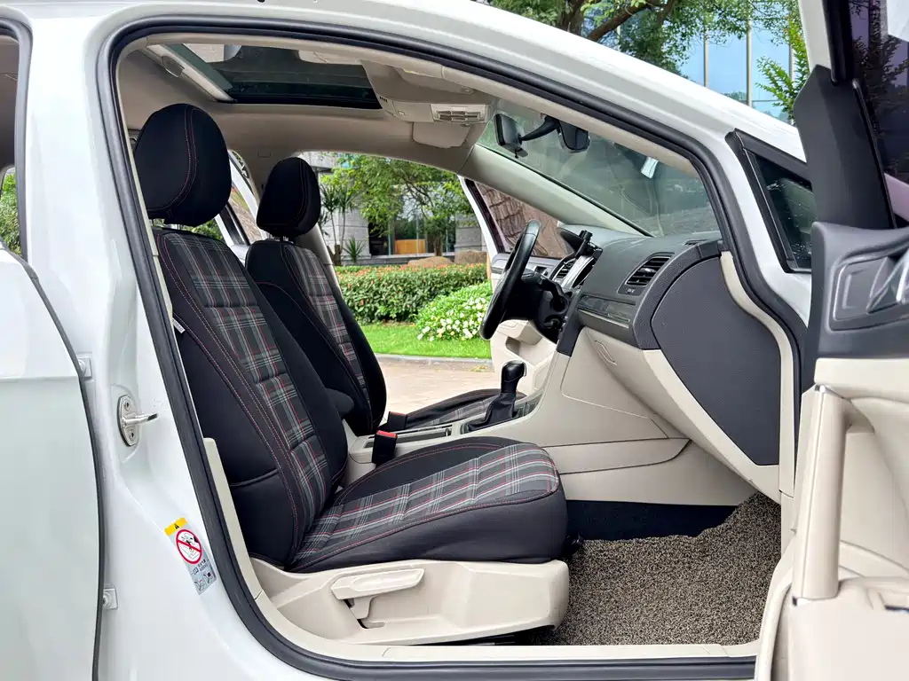 Volkswagen Golf 2015 1.4TSI AT Comfort