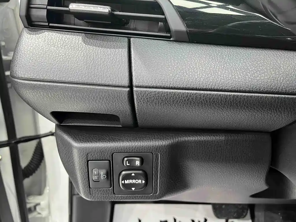 TOYOTA YARIS L ZHIXUAN