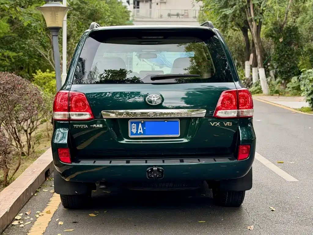 Toyota Land Cruiser 2010 4.0L AT VX