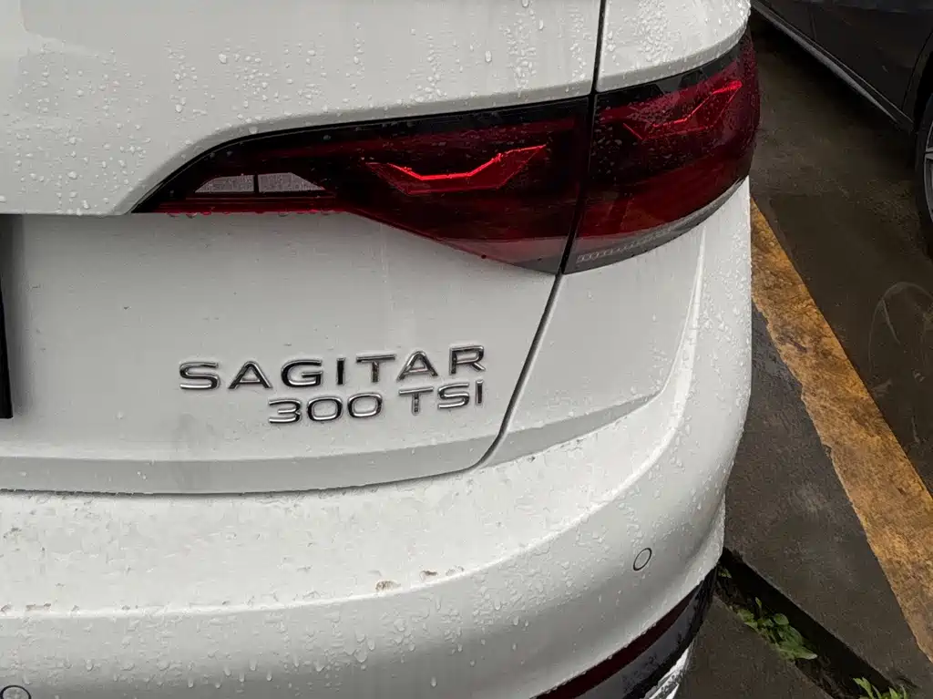 VOLKSWAGEN SAGITAR