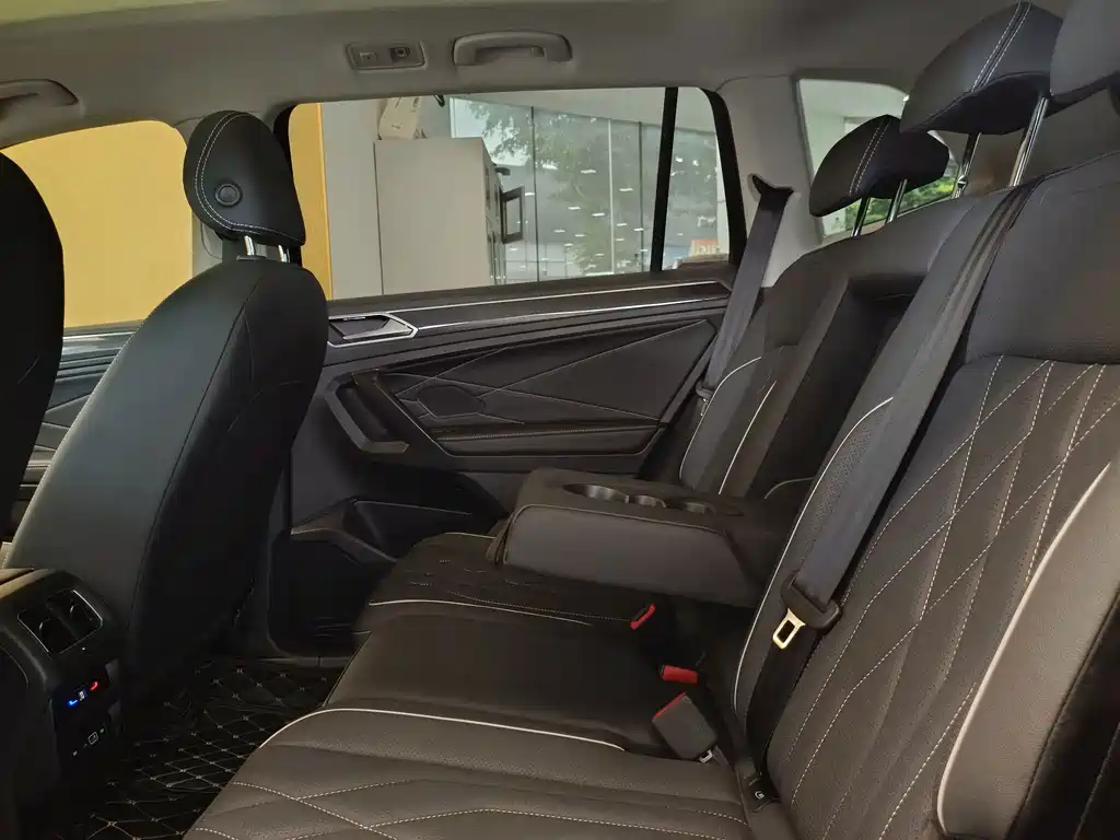 Volkswagen Tiguan L — миниатюра 22