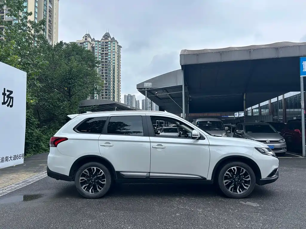 Mitsubishi Outlander 2020 2.0L Enjoy 5 мест