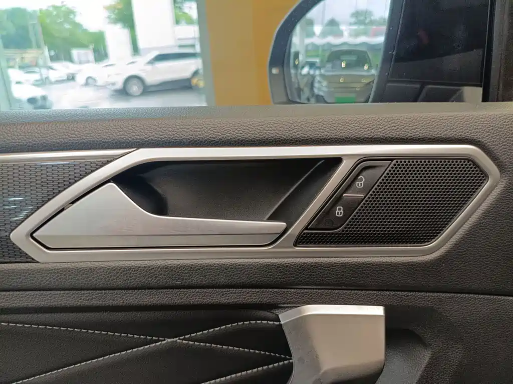 Volkswagen Tiguan L — миниатюра 8