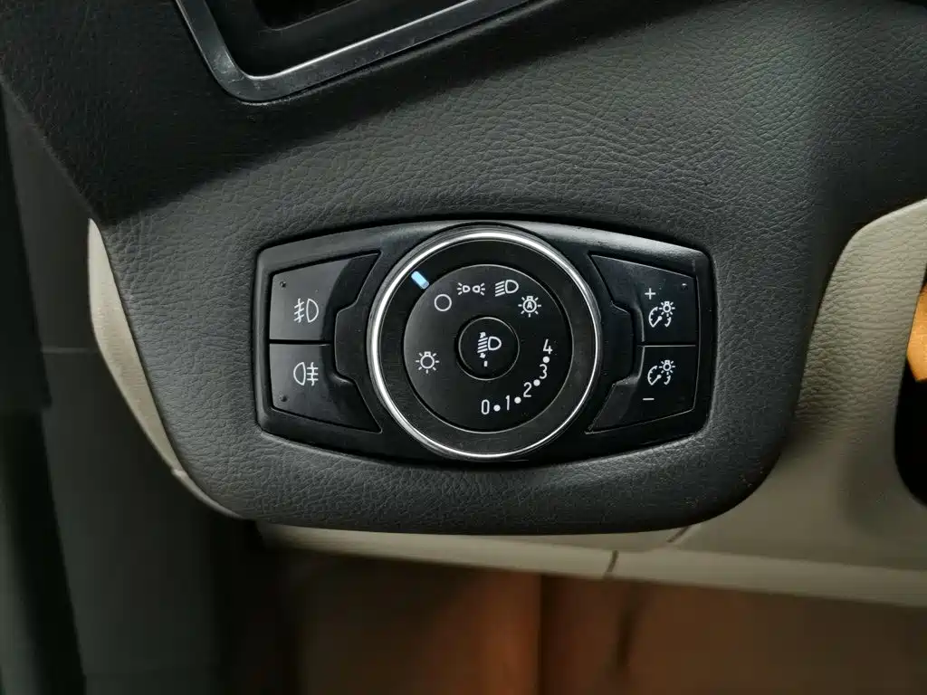 Ford Kuga — миниатюра 21