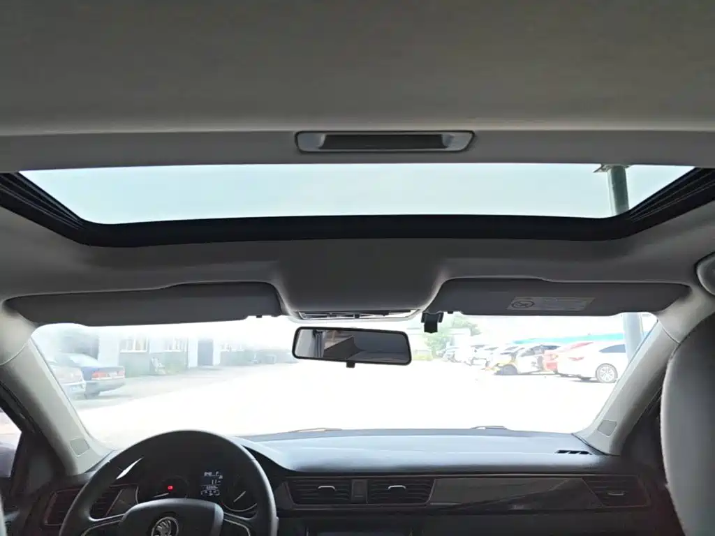 Skoda Rapid Spaceback — миниатюра 18