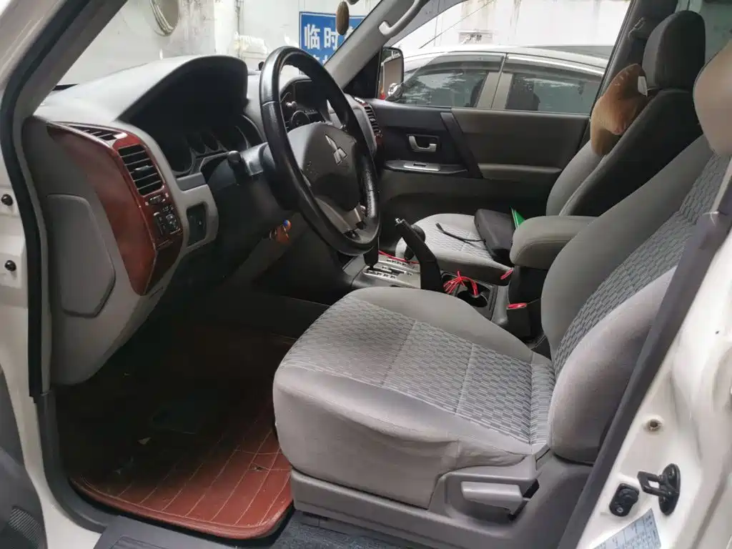 Mitsubishi Pajero — миниатюра 14
