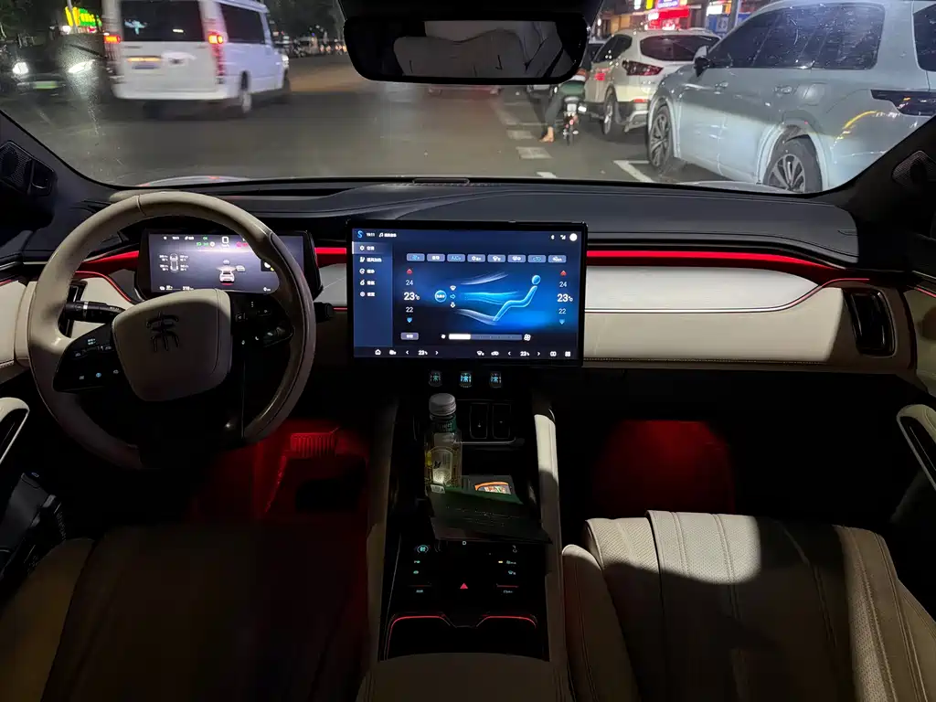 BYD L EV — миниатюра 9