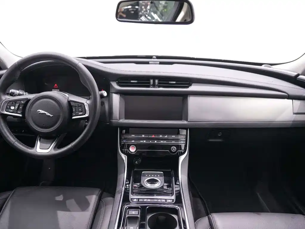 Jaguar XFL — миниатюра 13