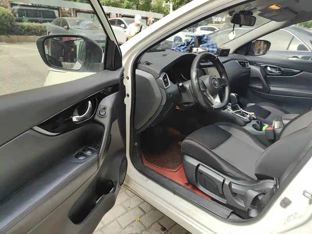 Nissan Qashqai — миниатюра 17