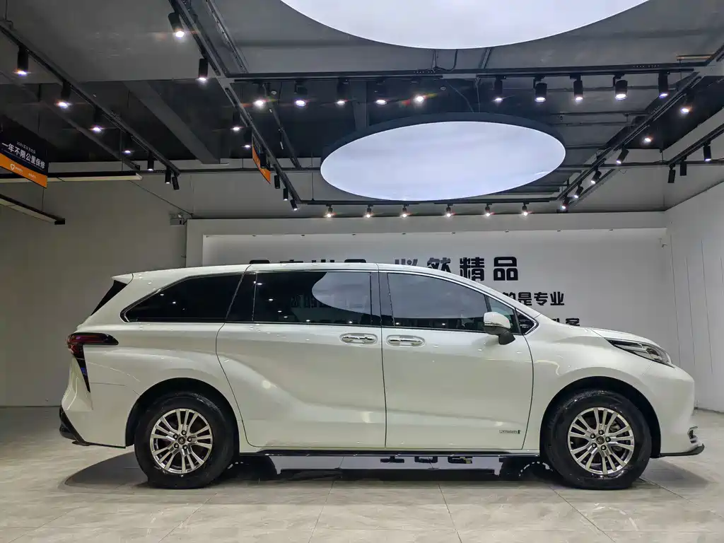 Toyota Sienna — миниатюра 12
