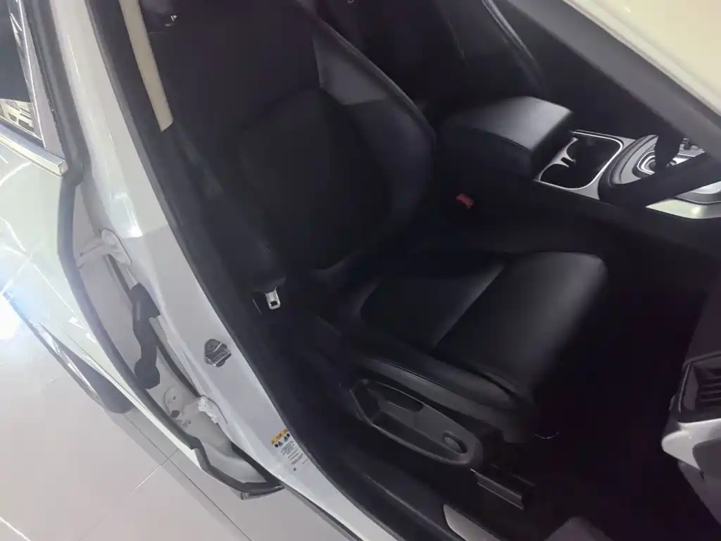 Jaguar E-PACE — миниатюра 25