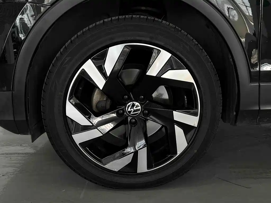 Volkswagen Tiguan L — миниатюра 8