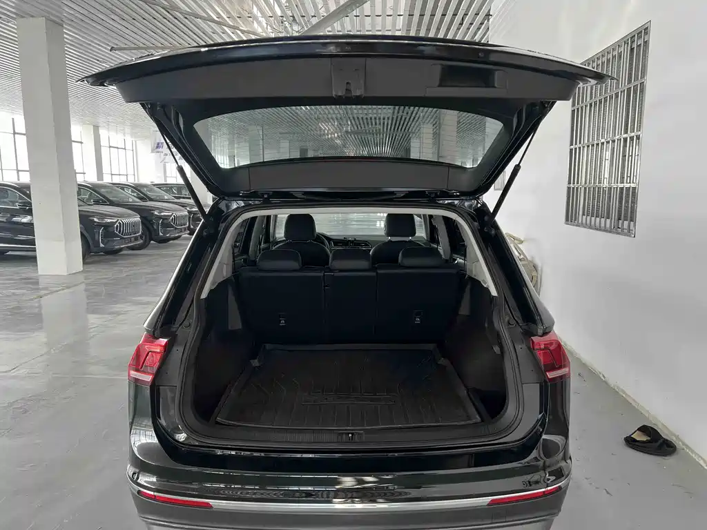 Volkswagen Tiguan L — миниатюра 14