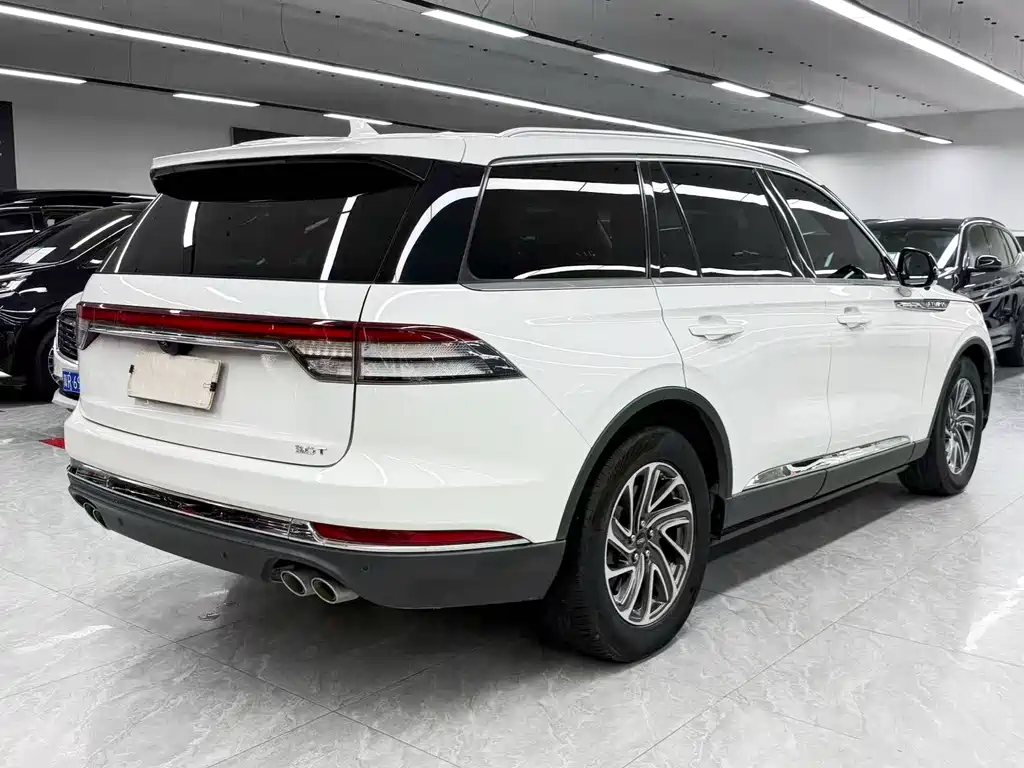 Lincoln Aviator — миниатюра 6